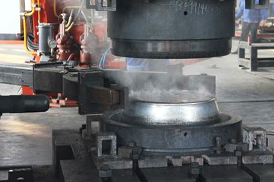 Процесът на коване на индустрия от алуминиеви сплави